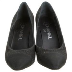 Beautiful Pre-love Chanel pointed toe pumps